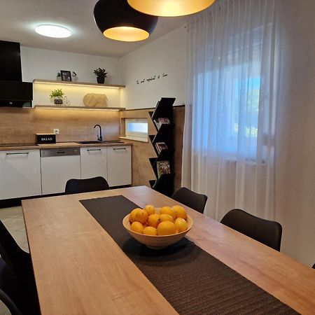 Beautiful Holiday Home "Villa Luka" Каштель-Штафилич Экстерьер фото