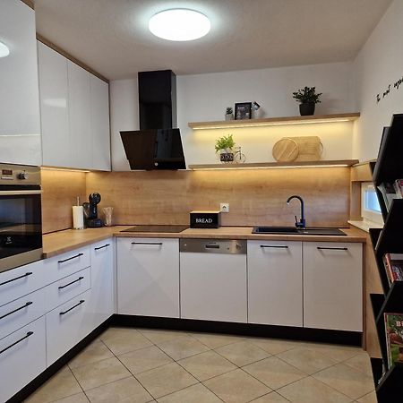 Beautiful Holiday Home "Villa Luka" Каштель-Штафилич Экстерьер фото