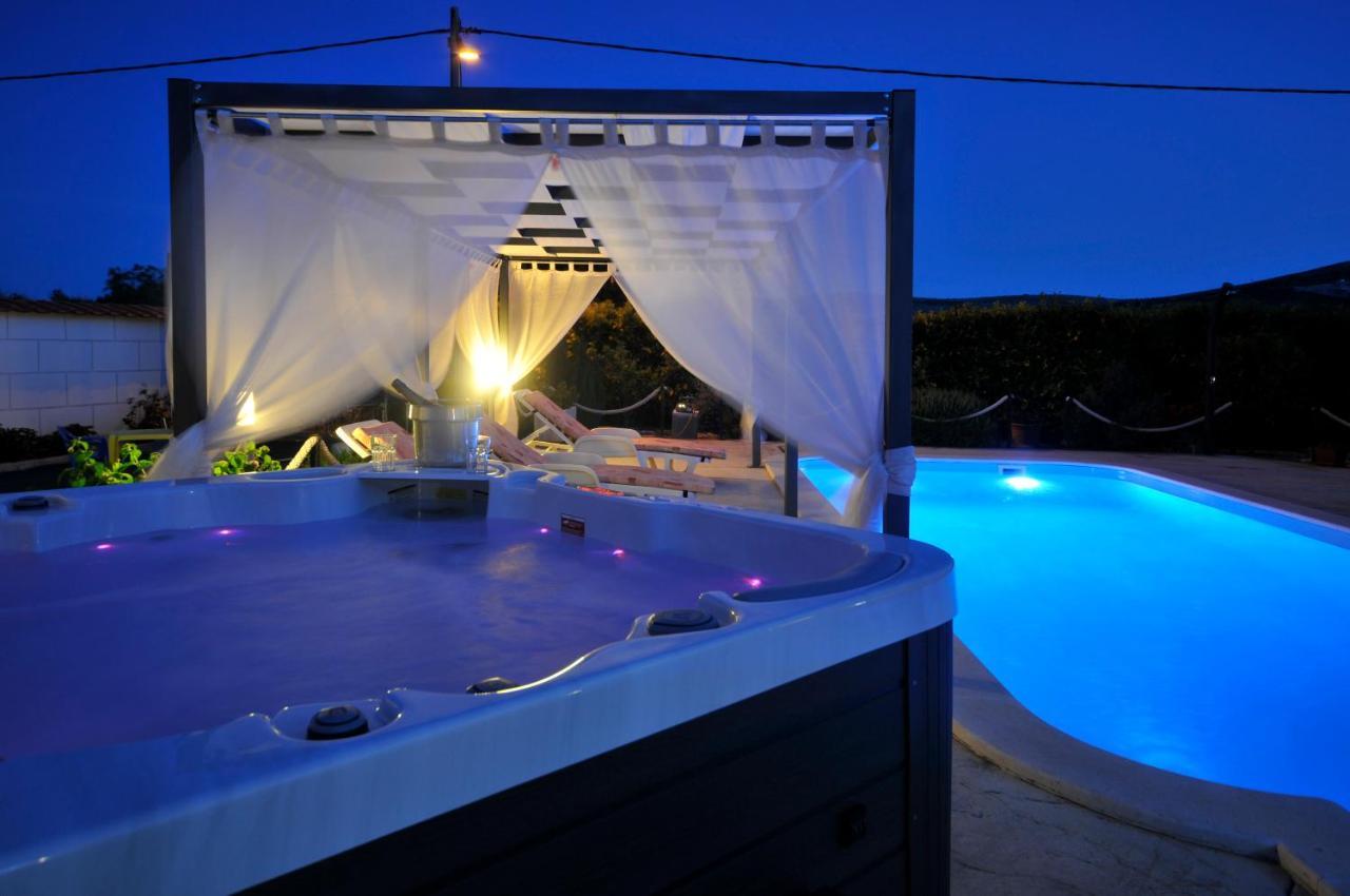 Beautiful Holiday Home "Villa Luka" Каштель-Штафилич Экстерьер фото