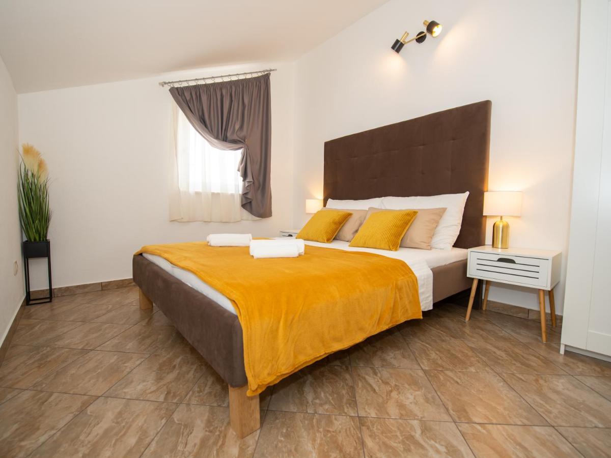 Beautiful Holiday Home "Villa Luka" Каштель-Штафилич Экстерьер фото