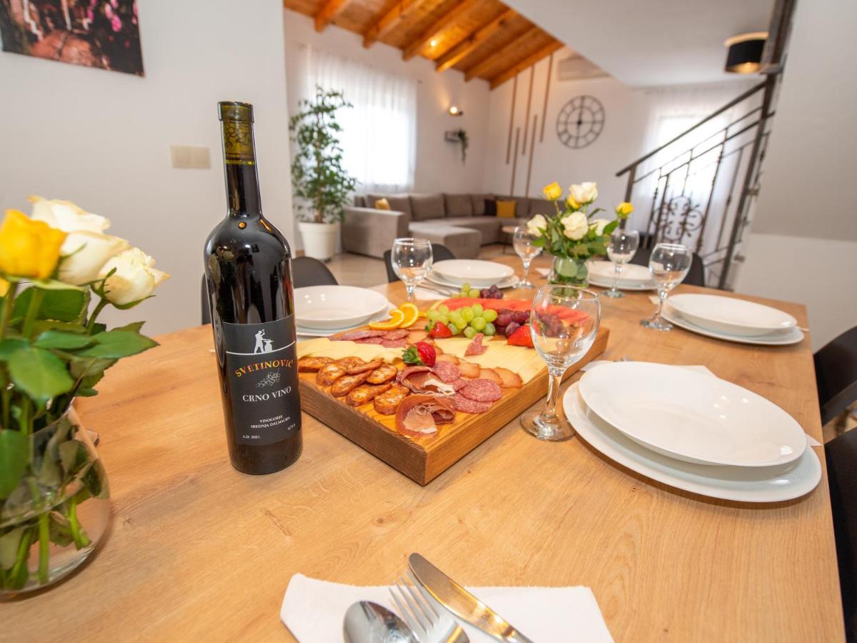 Beautiful Holiday Home "Villa Luka" Каштель-Штафилич Экстерьер фото