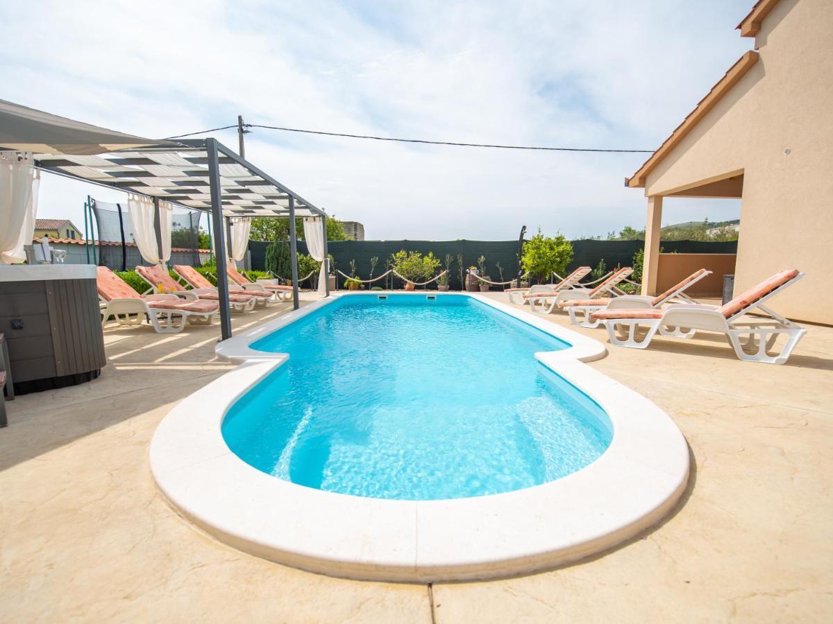 Beautiful Holiday Home "Villa Luka" Каштель-Штафилич Экстерьер фото