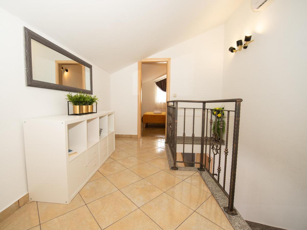 Beautiful Holiday Home "Villa Luka" Каштель-Штафилич Экстерьер фото