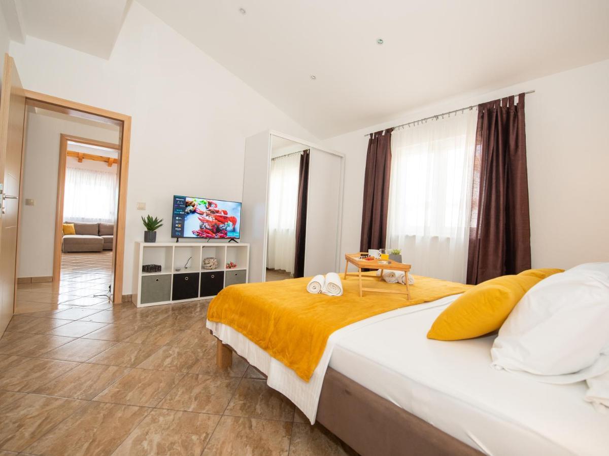 Beautiful Holiday Home "Villa Luka" Каштель-Штафилич Экстерьер фото