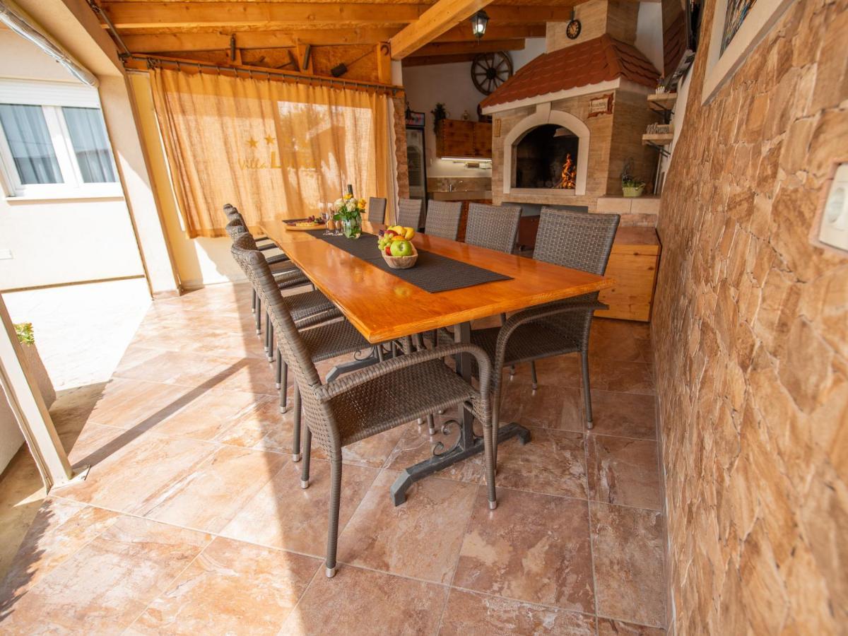 Beautiful Holiday Home "Villa Luka" Каштель-Штафилич Экстерьер фото