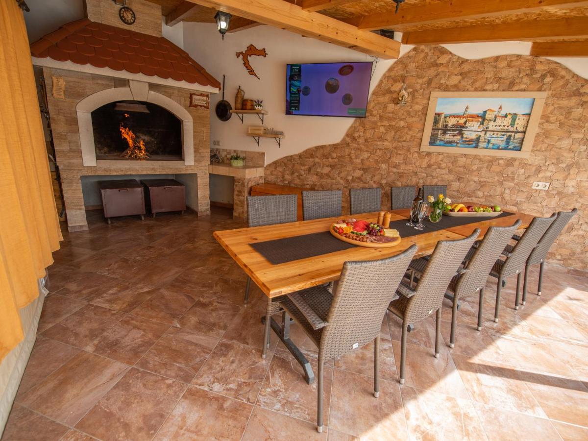 Beautiful Holiday Home "Villa Luka" Каштель-Штафилич Экстерьер фото