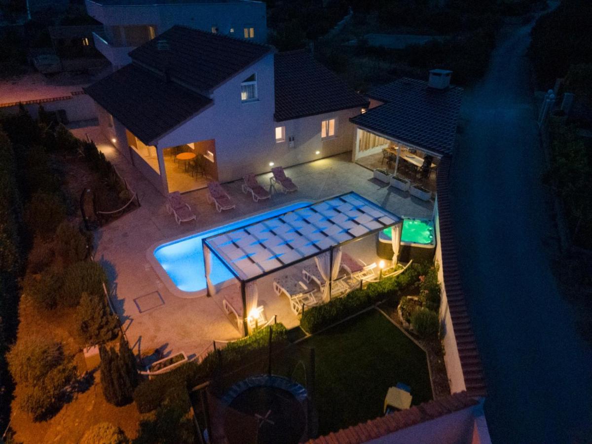 Beautiful Holiday Home "Villa Luka" Каштель-Штафилич Экстерьер фото