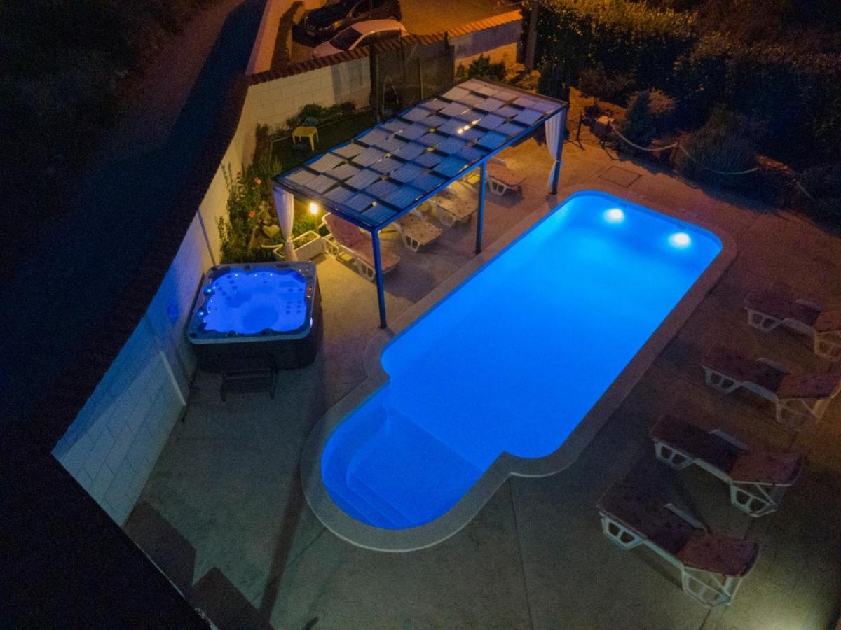 Beautiful Holiday Home "Villa Luka" Каштель-Штафилич Экстерьер фото