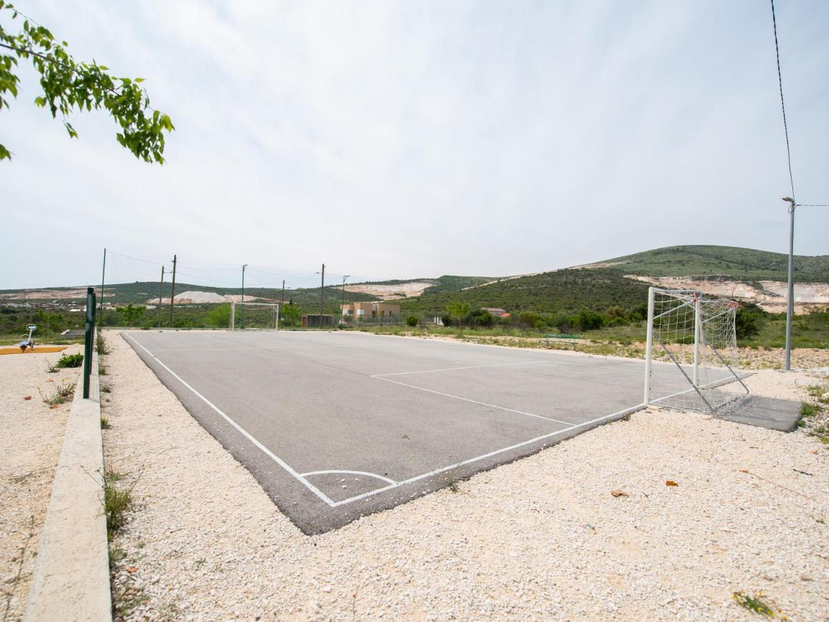 Beautiful Holiday Home "Villa Luka" Каштель-Штафилич Экстерьер фото