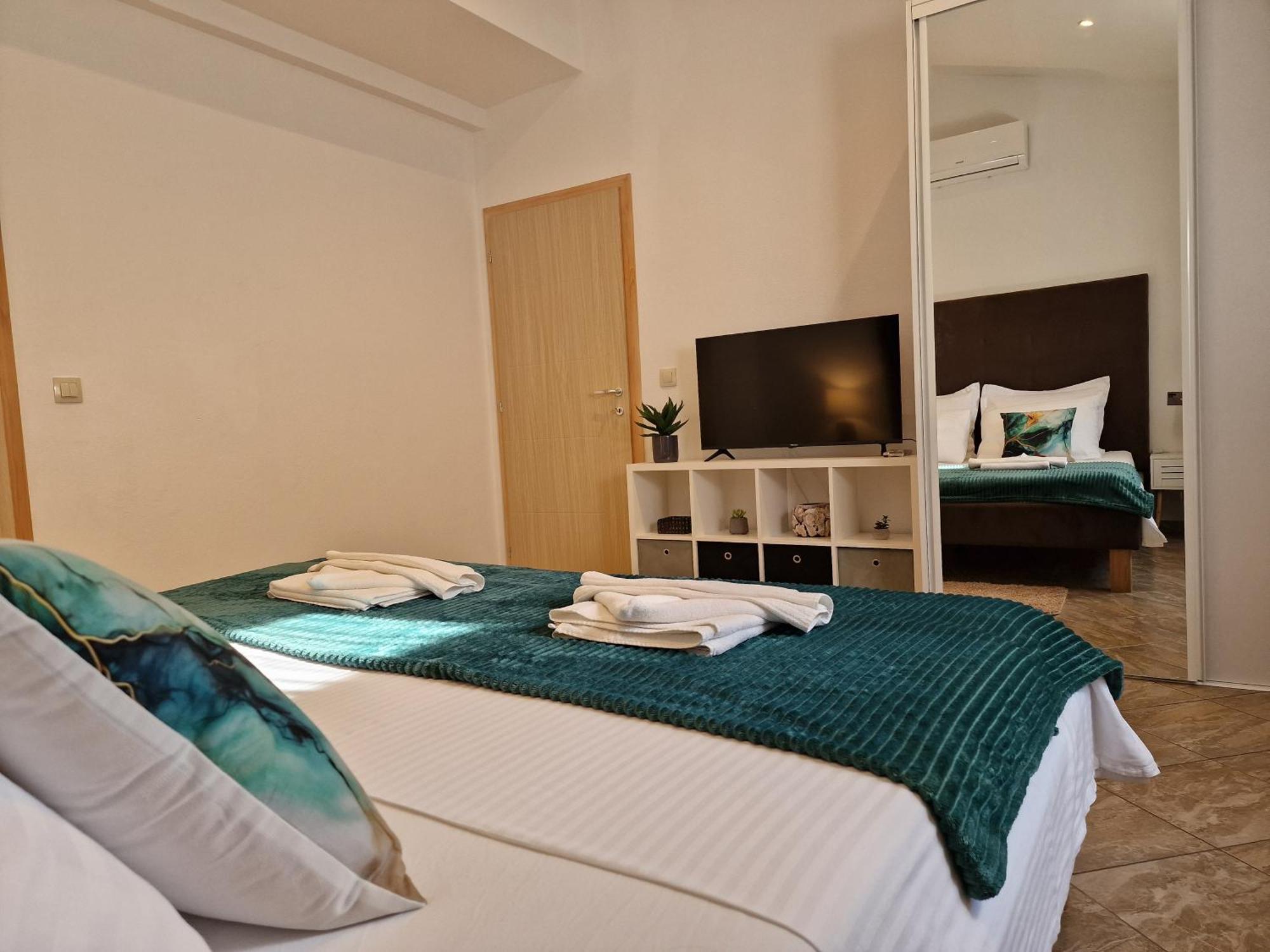 Beautiful Holiday Home "Villa Luka" Каштель-Штафилич Экстерьер фото