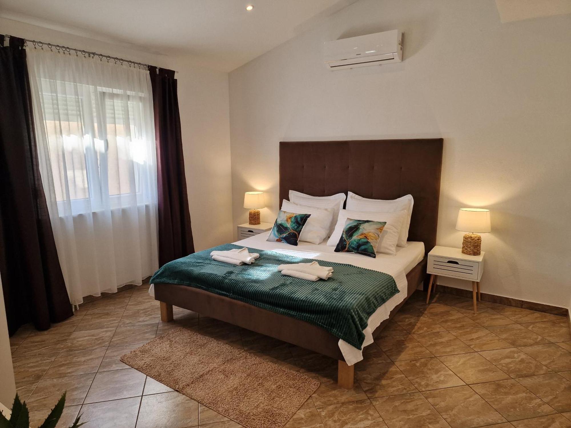 Beautiful Holiday Home "Villa Luka" Каштель-Штафилич Экстерьер фото