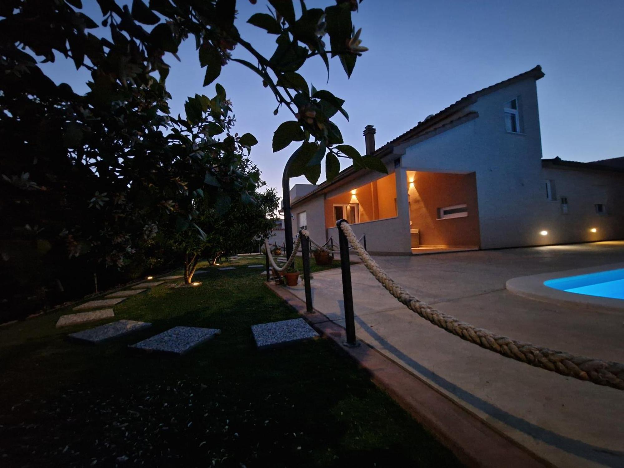 Beautiful Holiday Home "Villa Luka" Каштель-Штафилич Экстерьер фото